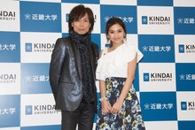 左からつんく♂、Beverly。（撮影：古川朋久）