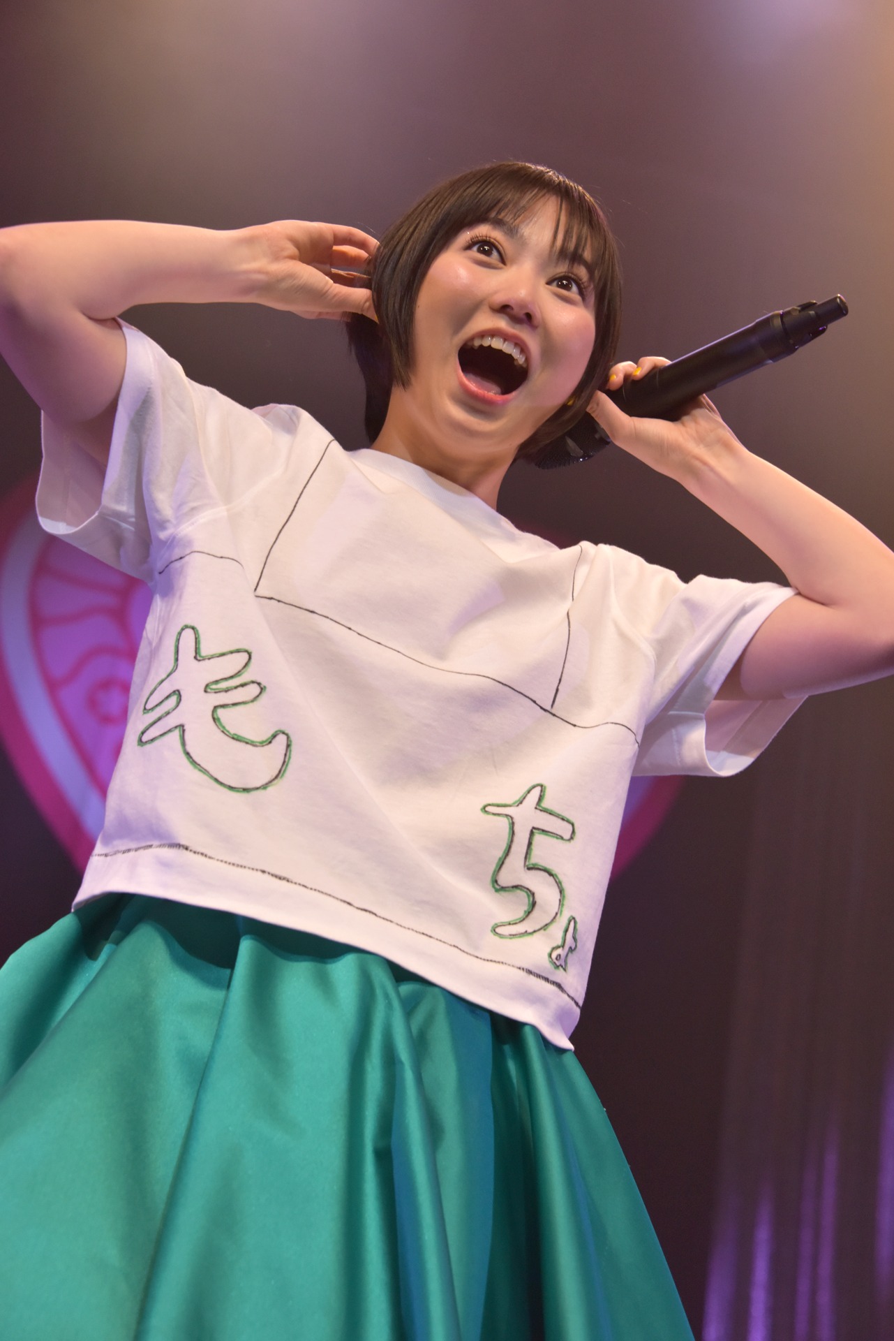 安本彩花