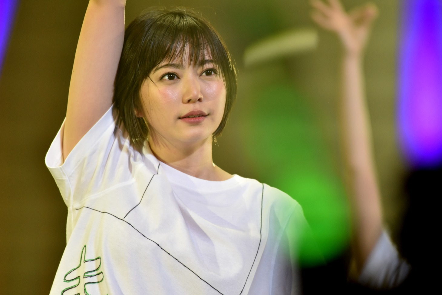 安本彩花