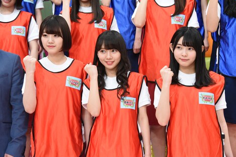 左から佐々木美玲、齊藤京子、柿崎芽実。