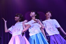 左から星名美怜、中山莉子、真山りか。