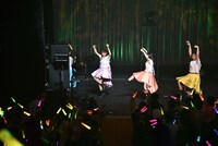 「チュパカブラ」に乗せて退場するエビ中。