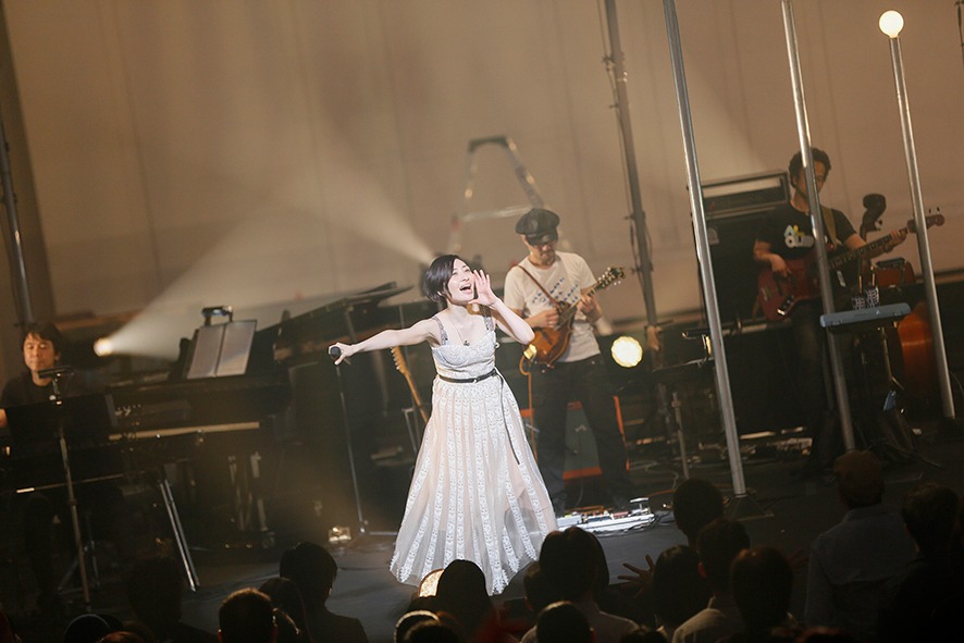 「坂本真綾 LIVE TOUR 2018 "ALL CLEAR"」最終公演の様子。（写真提供：FlyingDog）