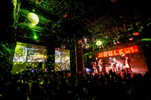 MAGiC BOYZのライブの様子。（撮影：笹森健一）