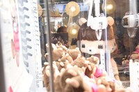 クレーンの奥行きを見定めるコレサワ。