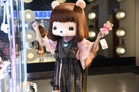 ぬいぐるみをゲットして喜ぶコレサワ。