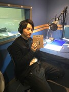 「こぐまのケーキ屋さん」CM収録現場でのSKY-HI。