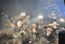 くるり「ライブツアー『線』」最終公演の様子。（Photo by AZUSA TAKADA）