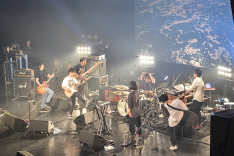 くるり「ライブツアー『線』」最終公演の様子。（Photo by AZUSA TAKADA）