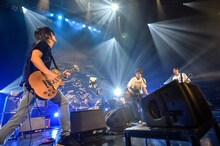 くるり「ライブツアー『線』」最終公演の様子。（Photo by AZUSA TAKADA）