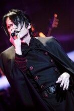 櫻井敦司（Vo）（撮影：田中聖太郎）