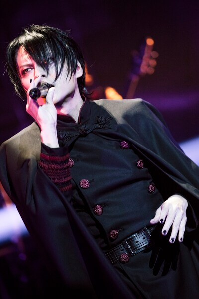 櫻井敦司（Vo）（撮影：田中聖太郎）