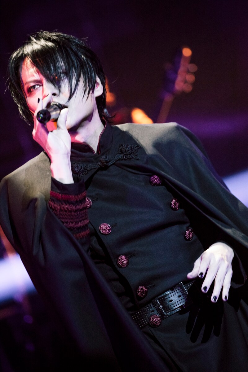 櫻井敦司（Vo）（撮影：田中聖太郎）