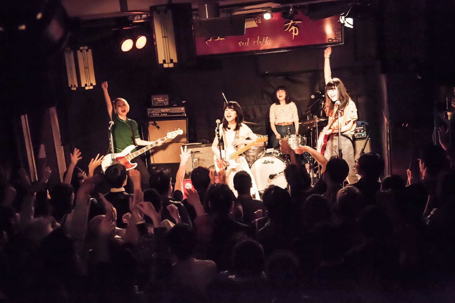 「Drop's ONEMAN LIVE 『APRIL FIRST CLUB'18』」東京公演の様子。（撮影：新保勇樹）