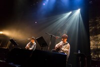 左から古澤剛、小渕健太郎（コブクロ）。（撮影：築地孝典）