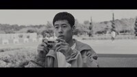 小袋成彬「Selfish」ミュージックビデオのワンシーン。