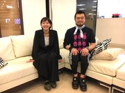 左から吉岡里帆、竹原ピストル。