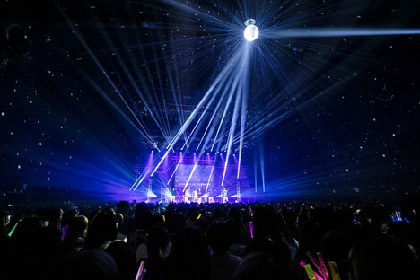 「Starlight」のパフォーマンスの様子。（撮影：米山三郎 / 深野輝美）