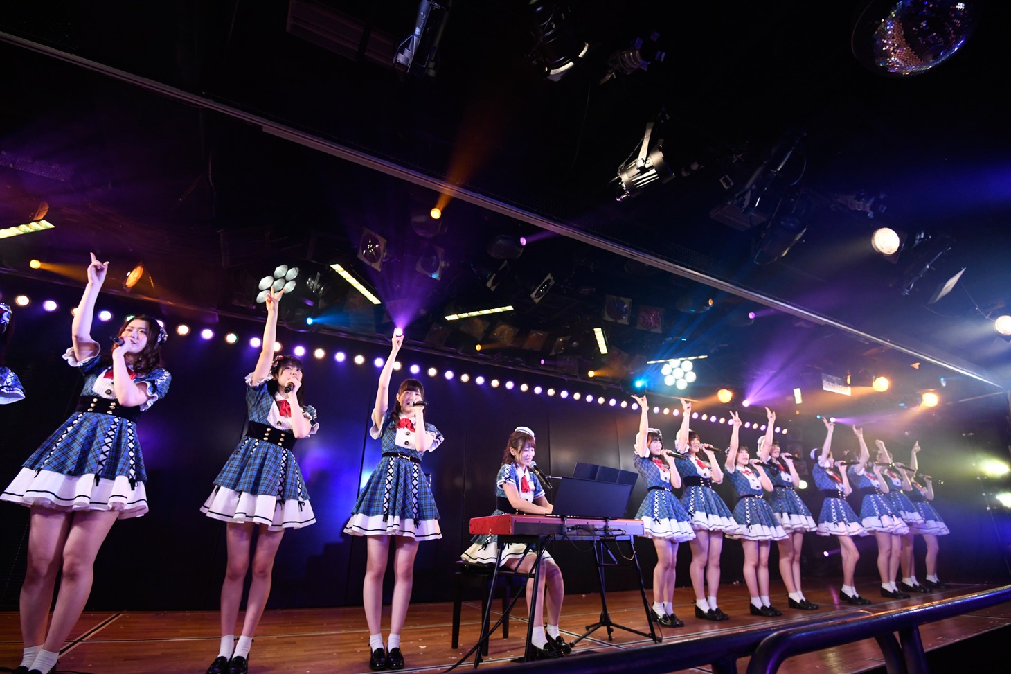 AKB48チーム8 結成4周年記念公演前夜祭「PARTYが始まるよ」昼公演の様子。(c) AKS
