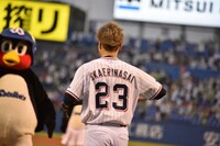 マウンドへ向かう樽美酒研二。