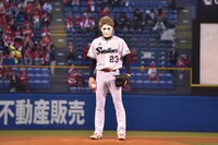 バッターボックスをにらむ樽美酒研二。