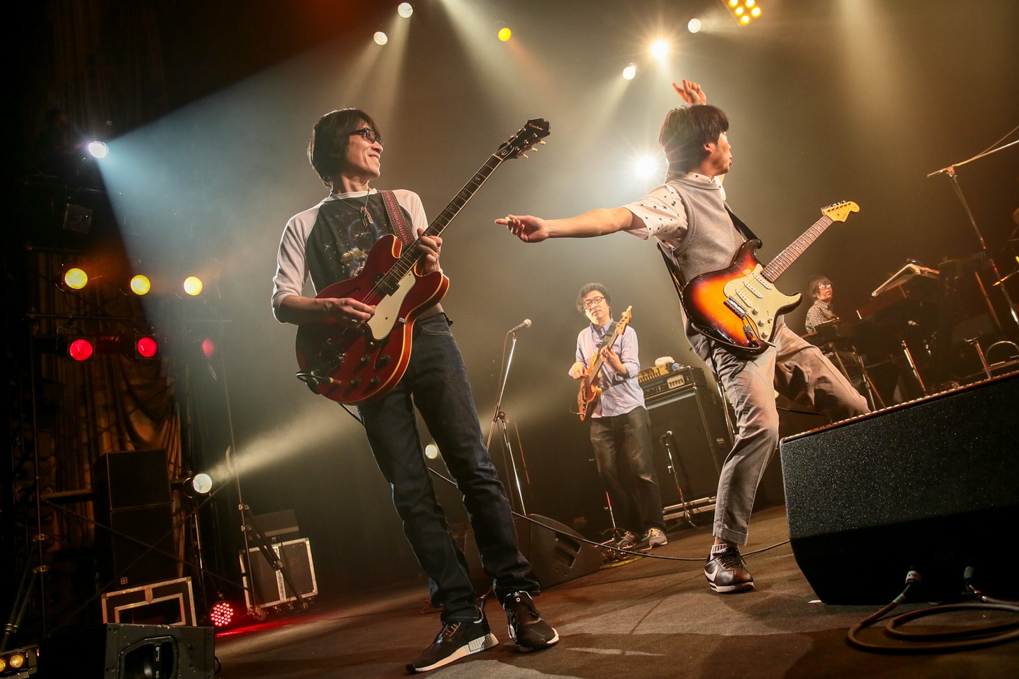 真心ブラザーズ「今年も恒例！サンプラザ!!ホントです」公演の様子。