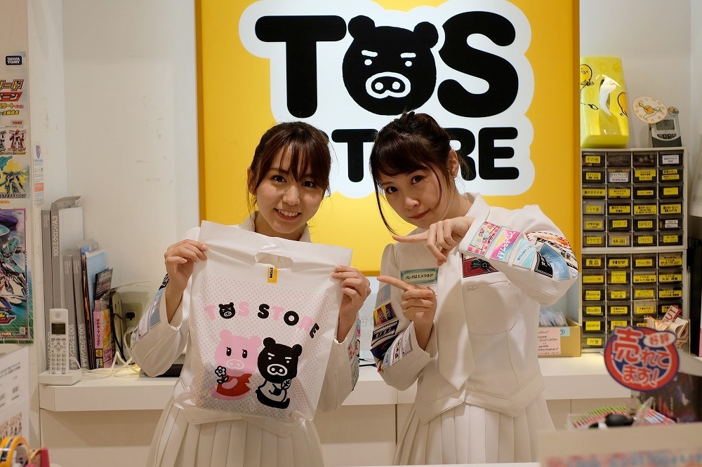 左からSKE48の大場美奈と高柳明音。 （写真提供：エイベックス）