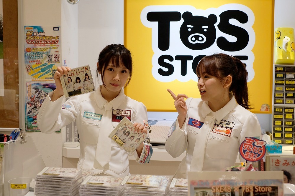 左から高柳明音と大場美奈。 （写真提供：エイベックス）