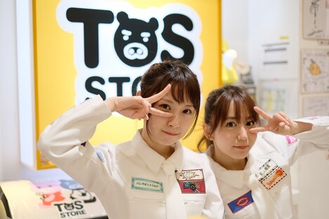 左から高柳明音と大場美奈。 （写真提供：エイベックス）