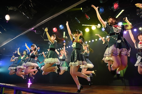 AKB48チーム8 結成4周年記念公演前夜祭「PARTYが始まるよ」夜公演の様子。(c) AKS