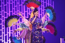 松任谷由実（中央）。(c)フジテレビ