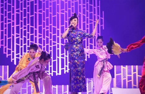 松任谷由実（中央）。(c)フジテレビ