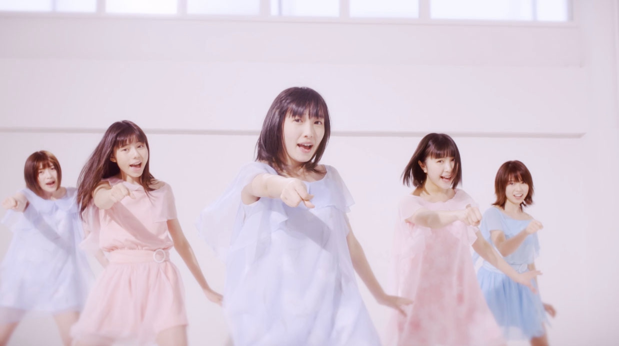 Love Cocchi「青春シンフォニー」ミュージックビデオのワンシーン。