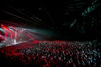 Aimerのステージの様子。（Photo by Taku Fujii）