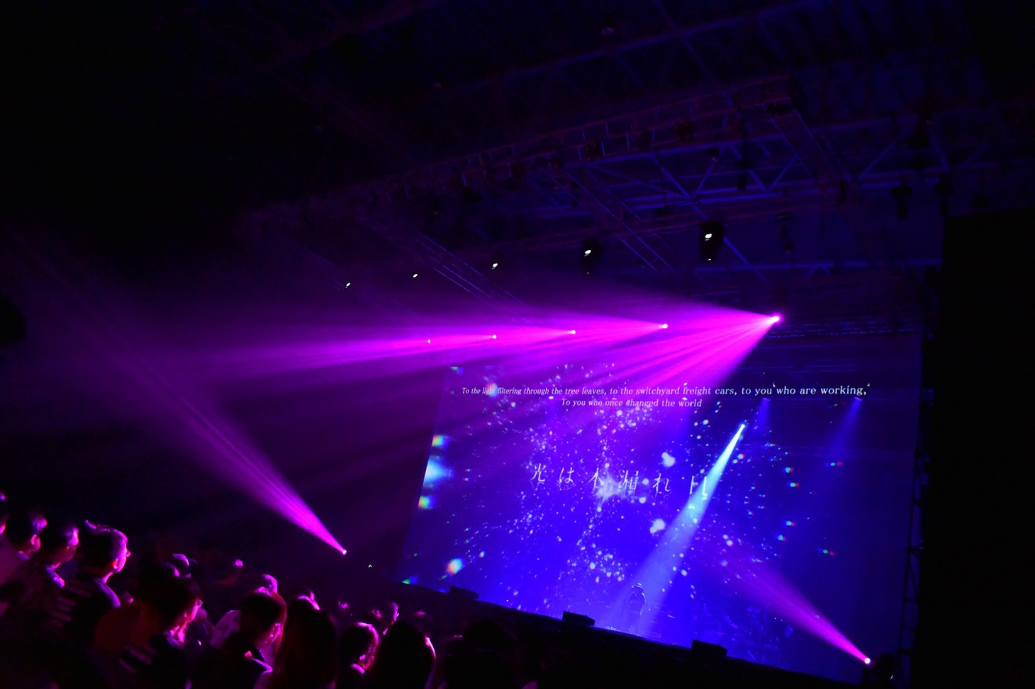 「amazarashi × Aimer Asia Tour 2018」シンガポール公演でのamazarashiのライブの様子。（Photo by Taku Fujii）