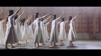 乃木坂46「シンクロニシティ」ミュージックビデオのワンシーン。