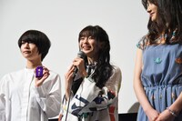 左からりりか、市川美織（NMB48）、秋月成美。