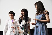左からりりか、市川美織（NMB48）、秋月成美。