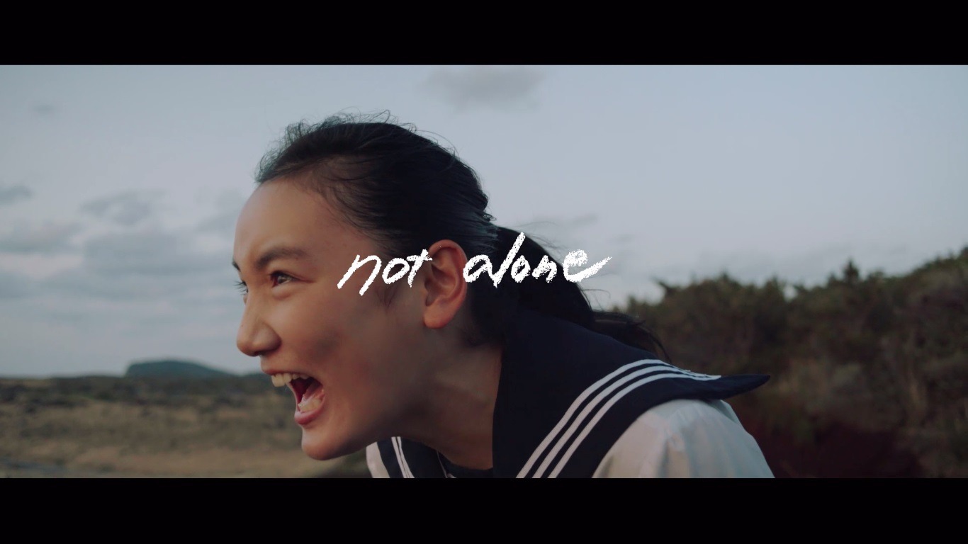 GReeeeN「U R not alone」ミュージックビデオより。