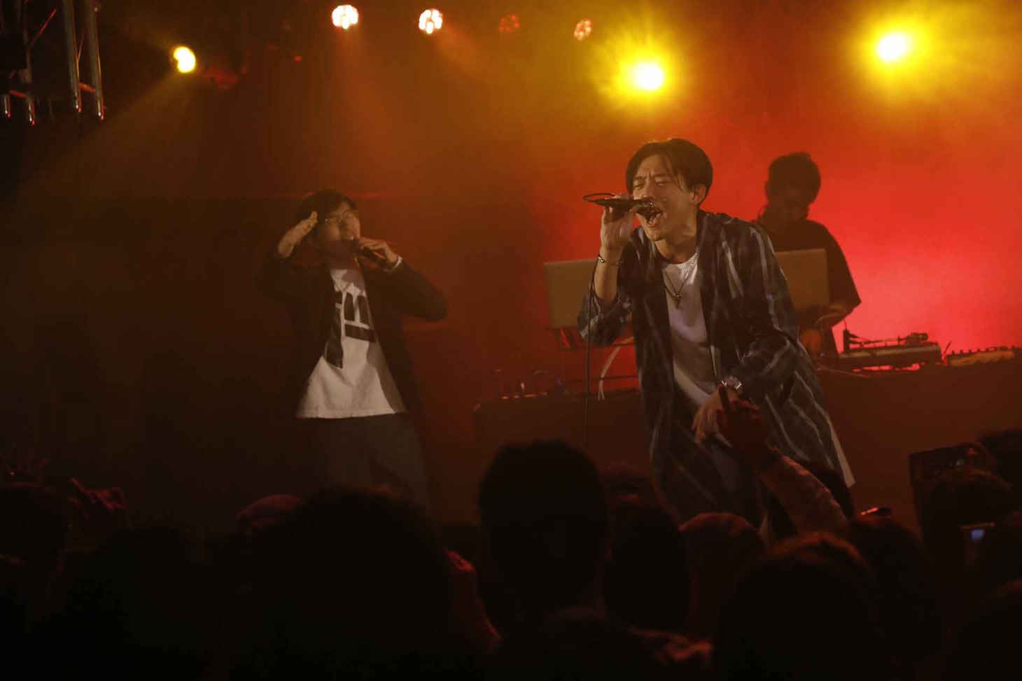 左からDOTAMA、KEN THE 390。（Photo by Saeka Shimada）