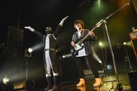 SAY YESマンとウエムラユウキ（B）。