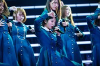 「サイレントマジョリティー」を披露する欅坂46。（撮影：上山陽介）