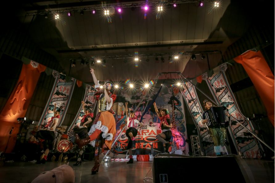 「チャラン・ポ・ランタンpresents“ブタ音楽祭2018”ランタンサーカス supported by テンプスタッフ」東京・日比谷野外大音楽堂公演の様子。