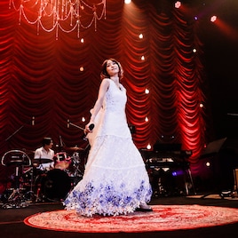 LiSAがLiSAッ子と“初めて”を作り、豪華ゲストと歌った「Acoustic Time」