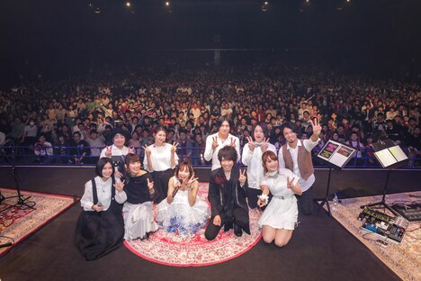 アンコールで撮影されたゲストとの記念写真。（撮影：上飯坂一）