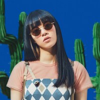 Zoff「SUNGLASSES COLLECTION 2018」ビジュアルよりあいみょん。