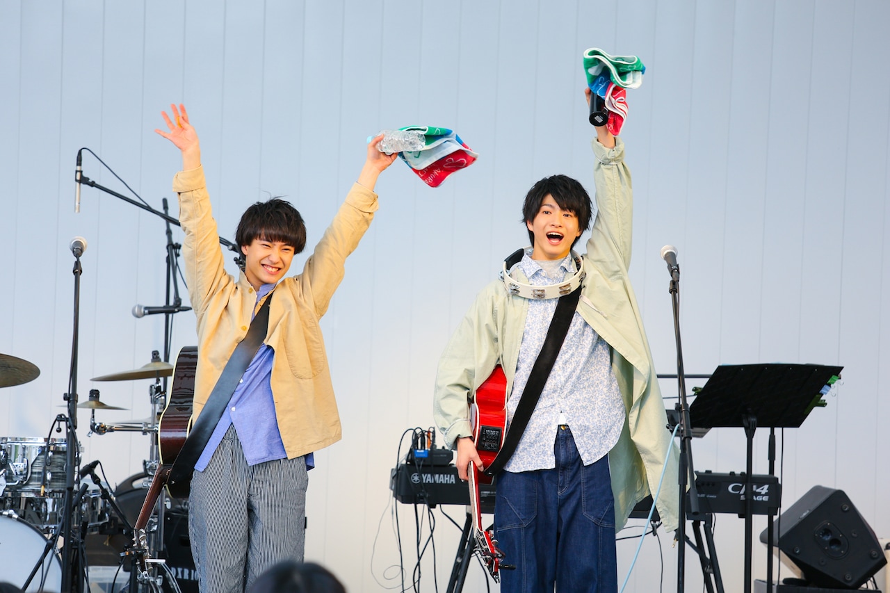 さくらしめじ「ハルシメジ」発売記念フリーライブで彪我のタンバリンが飛ぶ