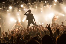 a flood of circle「New Album "a flood of circle" Release Special Party -アオキテツ正式加入式典-」の様子。（撮影：新保勇樹）