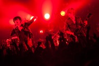 a flood of circle「New Album "a flood of circle" Release Special Party -アオキテツ正式加入式典-」の様子。（撮影：新保勇樹）