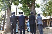 ヒット祈願の様子。